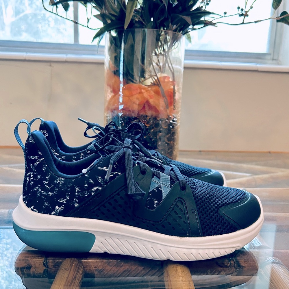 New All in Motion Kid’s Stormy Lace-up Performance Navy Sneakers. Unisex